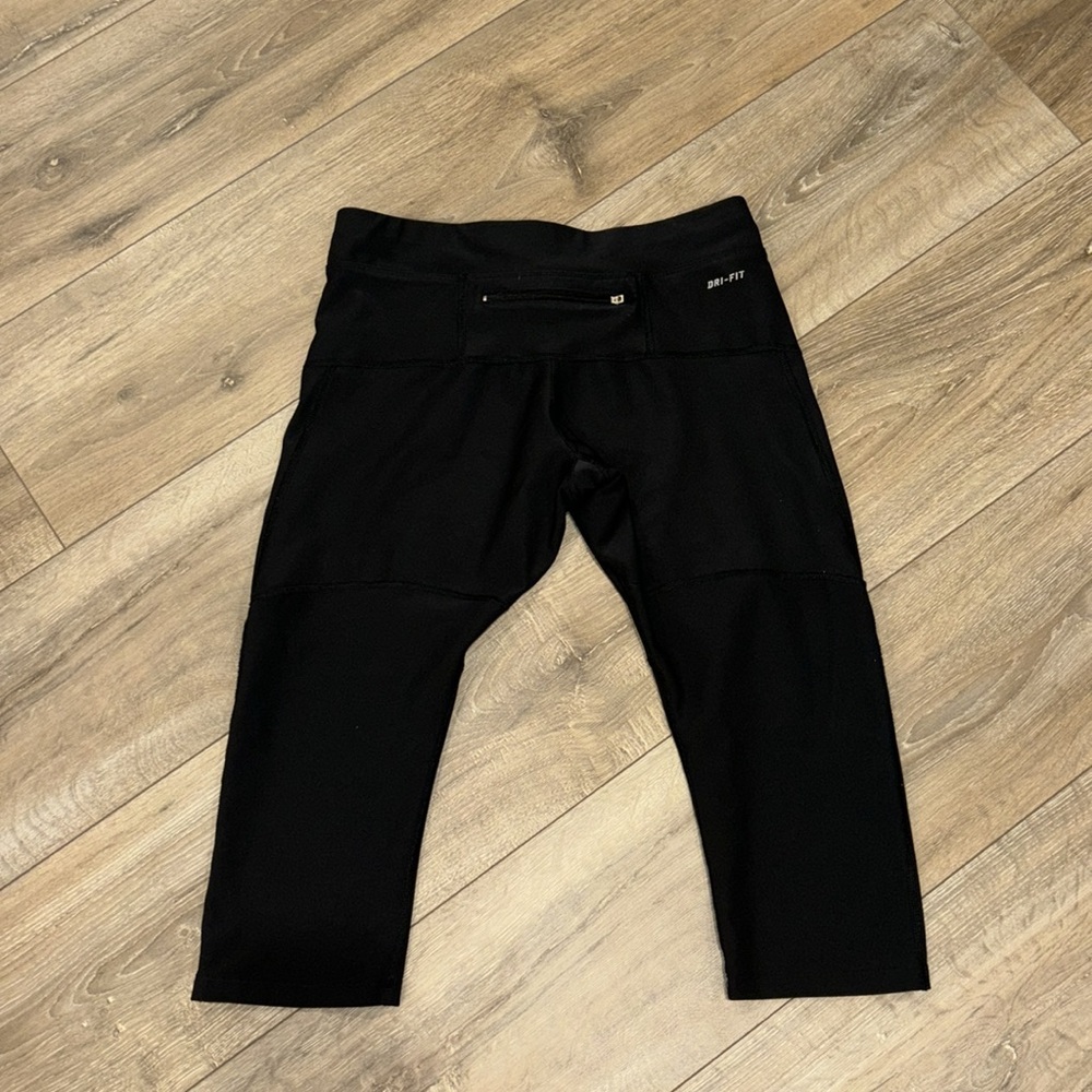 Nike Crop Leggings - Picture 3 of 5